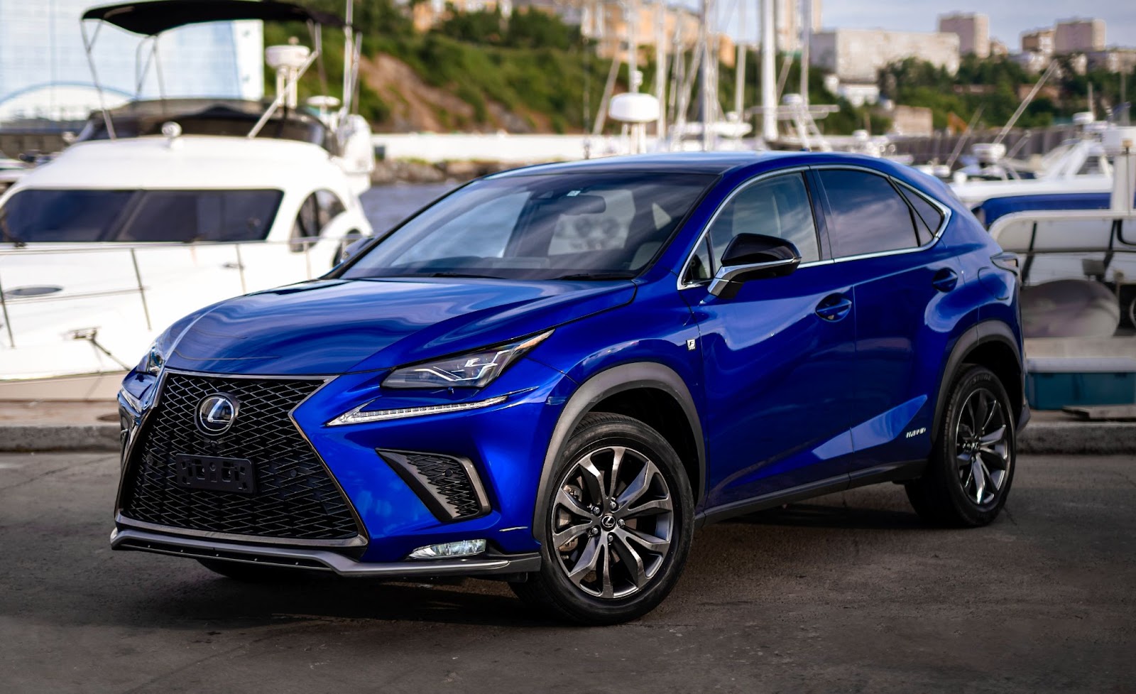 Lexus NX паркетник
