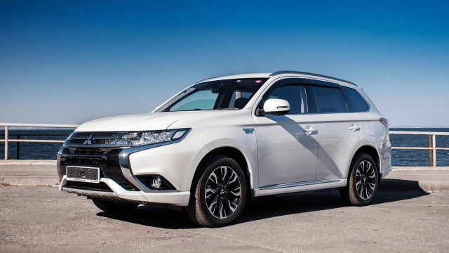 MITSUBISHI OUTLANDER PHEV ГЕНИАЛЬНЫЙ КРОССОВЕР-ЭЛЕКТРИЧКА