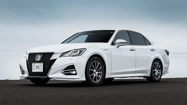 TOYOTA CROWN AWS210 ЯПОНСКИЙ КОРОЛЬ ДОРОГ
