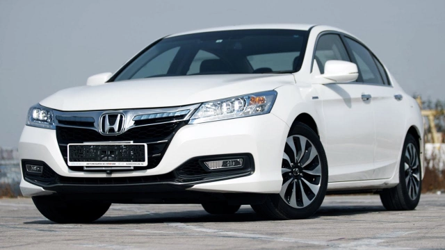 Honda Accord CR6 2.0 EX  Cедан, созданный на века Невероятный гибрид
