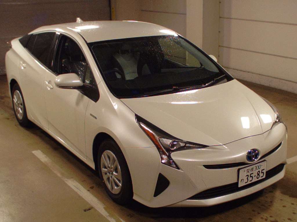 Купить Toyota PRIUS ZVW50 2016 года из Японии с аукциона - 1800, 99 л.с.,  Гибрид, Правый руль, Планетарная, пробег 45000 - Sferacar.ru