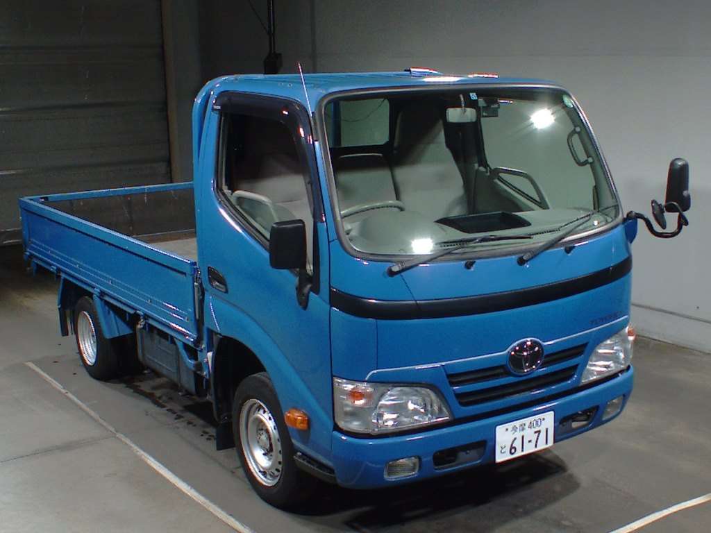 Купить японский грузовик бу. Тойота грузовик 1.5 тонны. Китайский грузовик. Дизельный 1.5 т ФАВ. Ниссан японский 4-4 мини грузовик самосвал. Мини грузовик ФАВ 1.5Т.