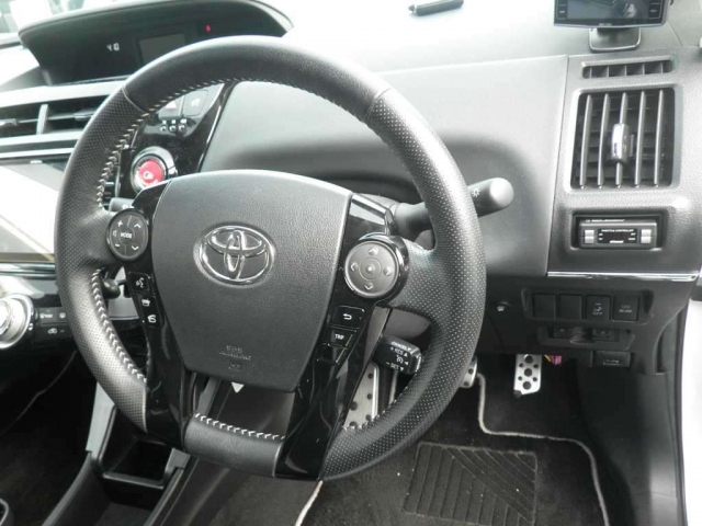 Toyota Prius Alpha GS