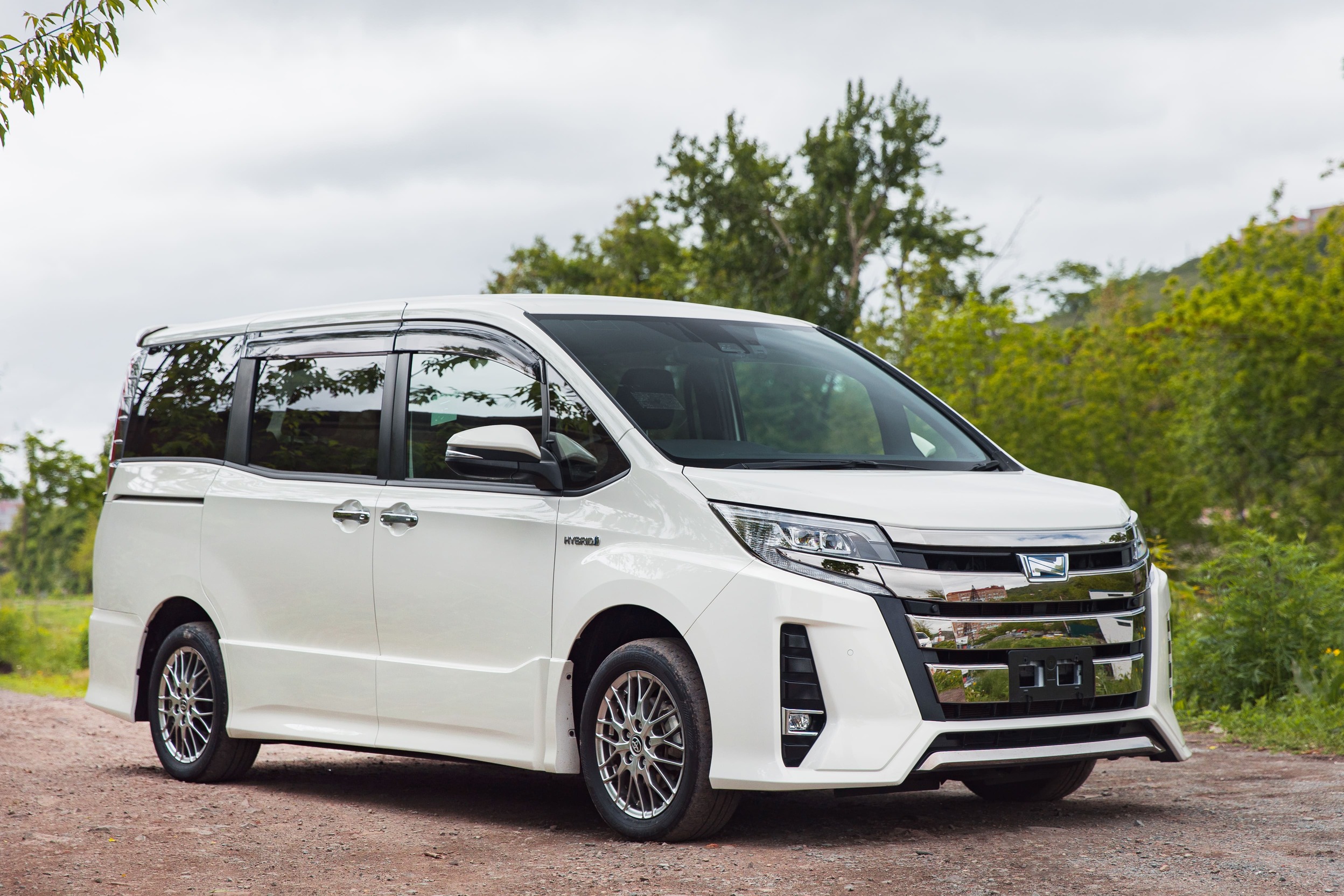 toyota noah 2019