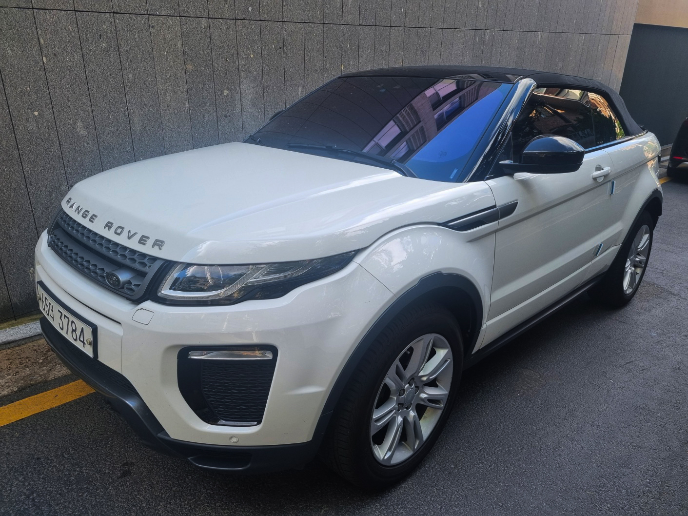 Купить Land Rover Range Rover Evoque L538 2019 года из Японии с аукциона -  2000, 240 л.с., Бензин, 2.0 Si AT Кабриолет HSE Dynamic, Левый руль,  Автомат, пробег 55000 - Sferacar.ru