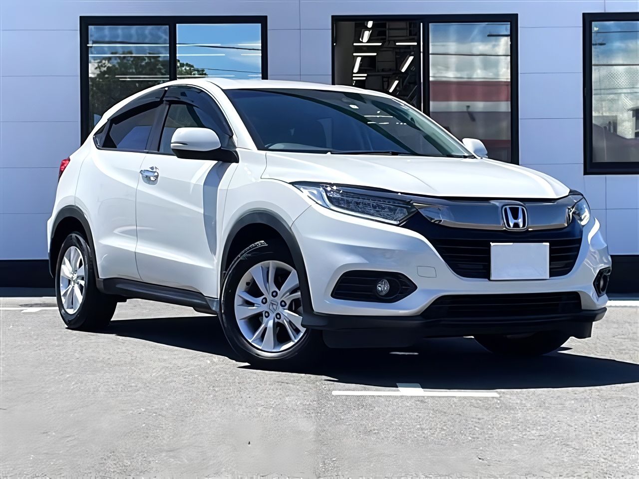 Купить Honda Vezel RU1 2020 года из Японии с аукциона - 1500, 131 л.с.,  Бензин, 1.5 X Honda Sensing, Правый руль, Вариатор, пробег 33000 -  Sferacar.ru