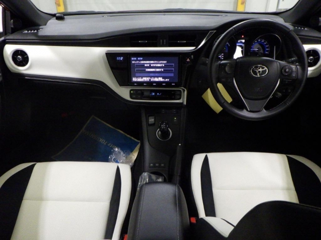 Купить Toyota Auris ZWE186H 2016 года из Японии с аукциона